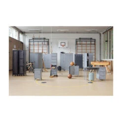 WOOOD Cas Lockerkast 3-Deurs - Metaal - Zwart - 180x38x45,5 -RoomStyle Verkoopwinkel 1000013678 0103